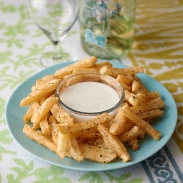 ハーブポテトのヨーグルトディップ