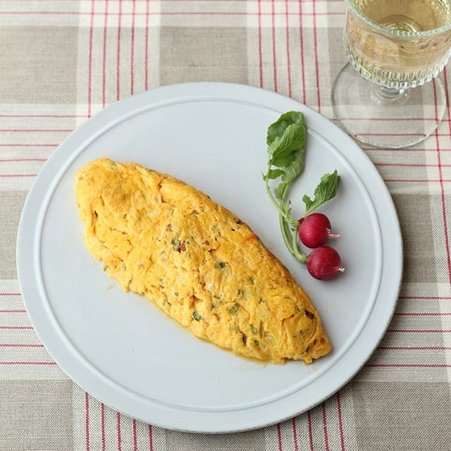 ドライトマトのオムレツ｜ヨーグルトレシピ｜明治ブルガリアヨーグルト