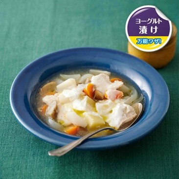鶏むね肉と根菜のスープ 生姜ヨーグルトがけ