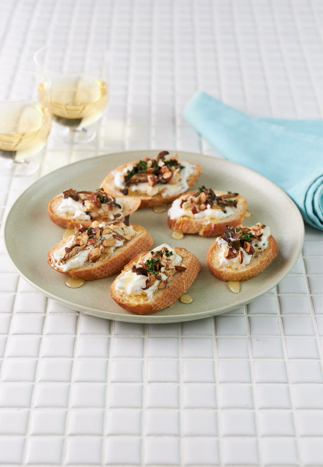 ナッツとヨーグルトのオープンサンド