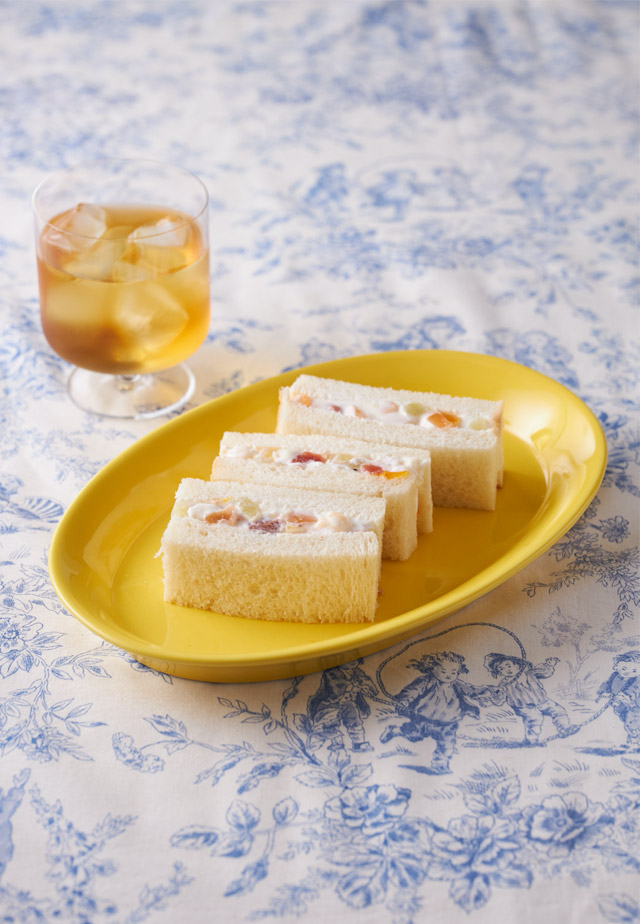 ヨーグルト漬けのドライフルーツサンド