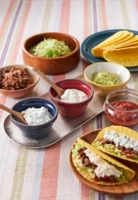スパイシービーフとヨーグルトソースのタコス
