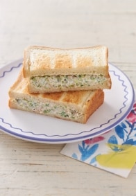 ブロッコリーとツナのトーストサンド