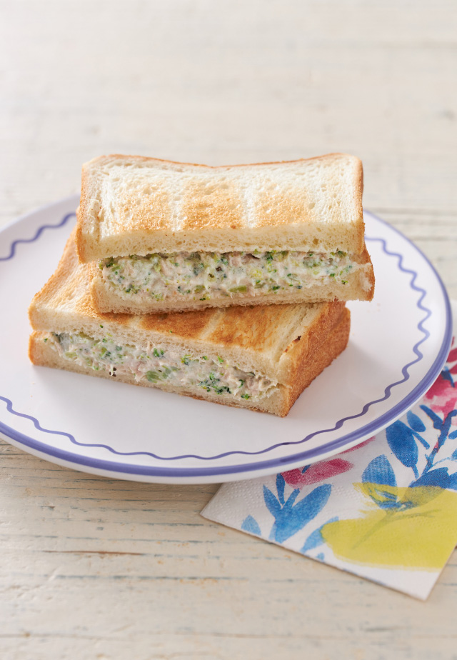 ブロッコリーとツナのトーストサンド