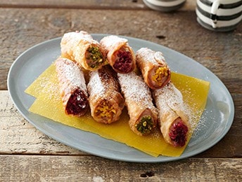 餃子の皮でカンノーリ風