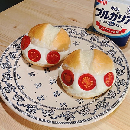 ヨーグルトクリームとトマトのマリトッツオ