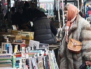 スラヴェイコフ広場の古本屋