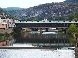 屋根のある橋