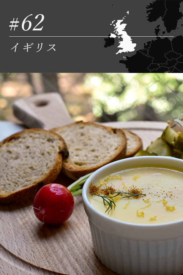 ココット皿のサーモンペーストときゅうりのピクルス