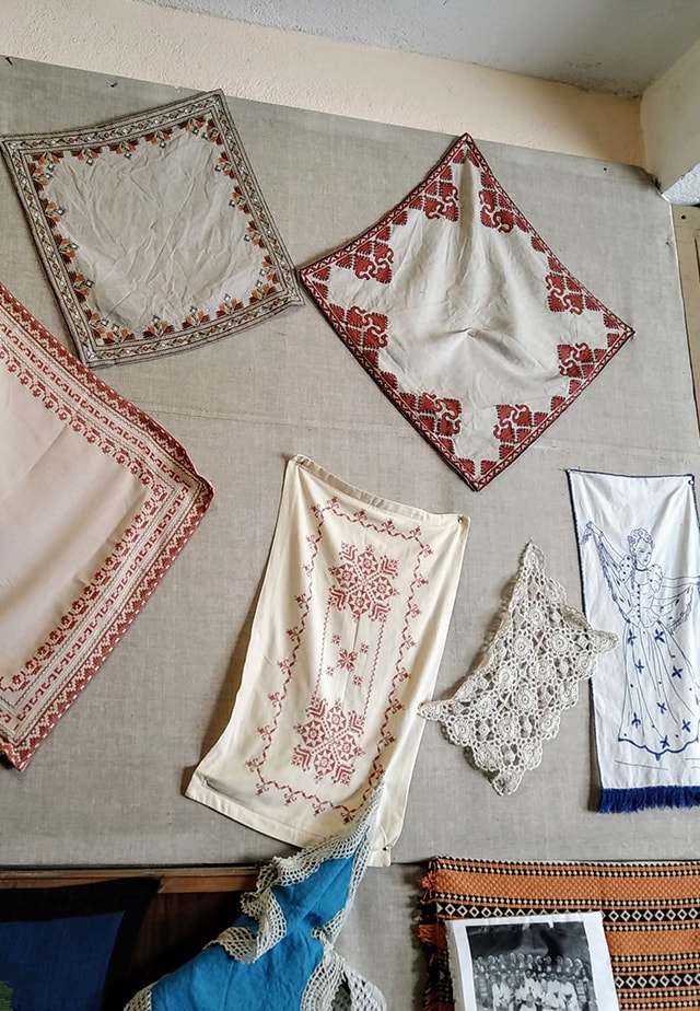 ブルーのアンティーク刺繍ガウン ヨーロッパ古着 民族衣装